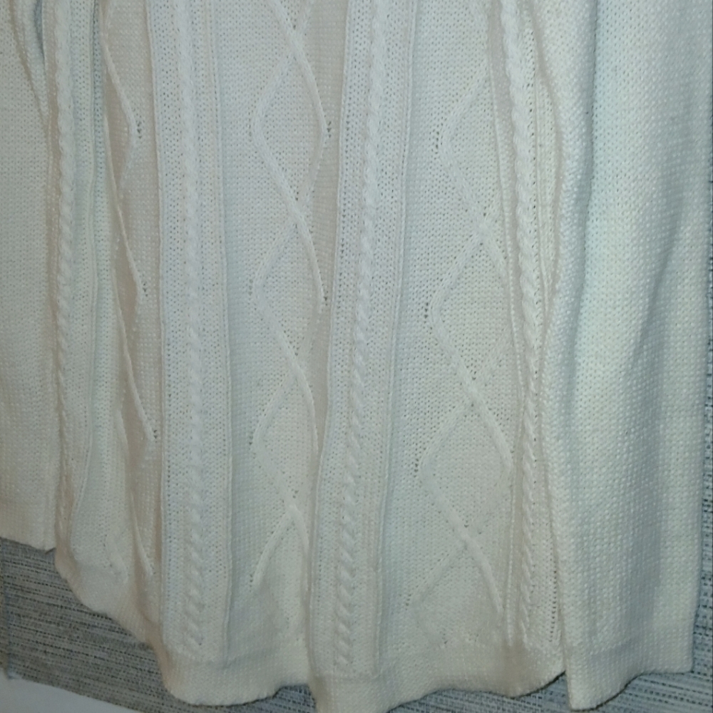 MEDIUM: St. John's Bay Cable Knit Sweater - Picture 4 of 9